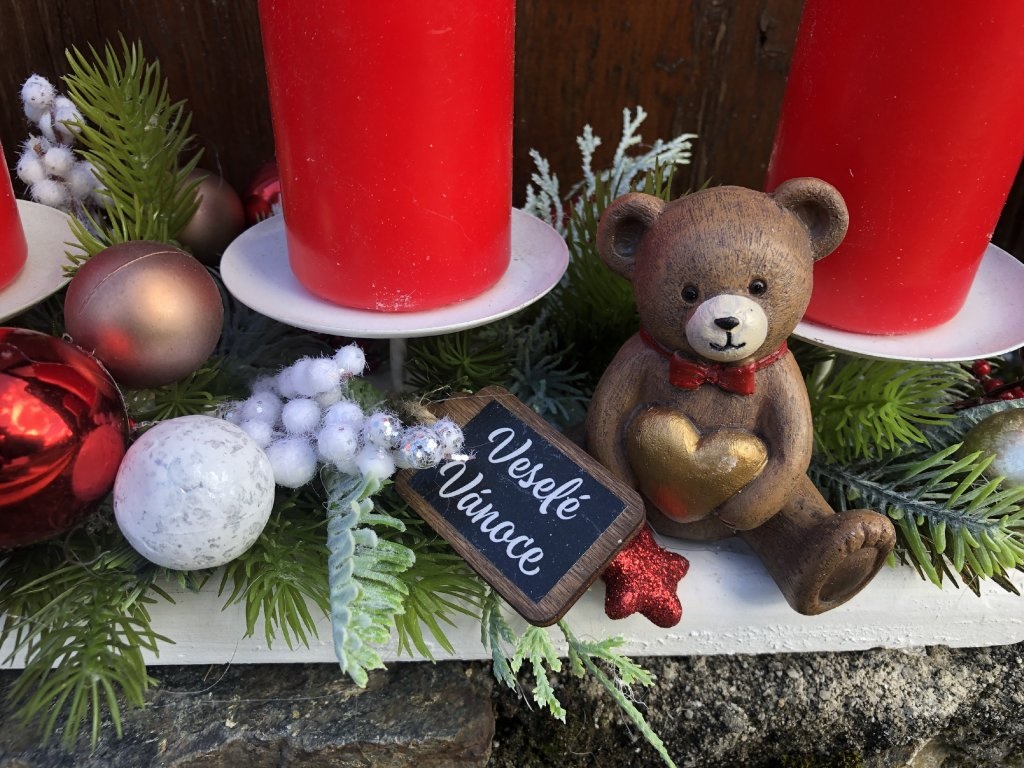 Adventní svícen červený s medvídkem led 2